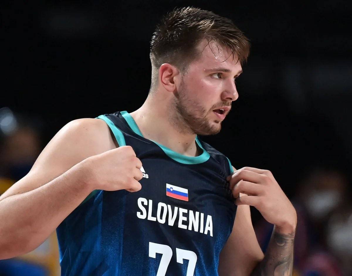 东契奇中文欢迎杨瀚森进入NBA 称会给他手机号 东契奇中文欢迎杨瀚森进入NBA 称会给他手机号