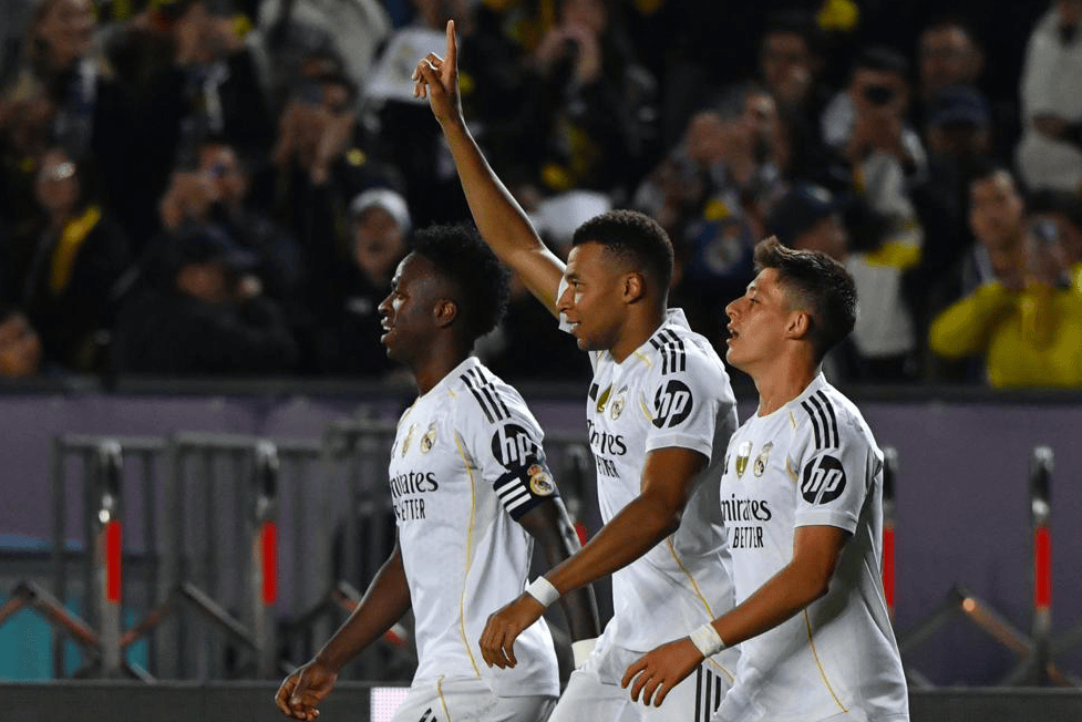 豪门欧冠夜:姆总3球皇马5-0 索博送点利物浦0-1 穆帅带队0-1切尔西 豪门欧冠夜:姆总3球皇马5-0 索博送点利物浦0-1 穆帅带队0-1切尔西